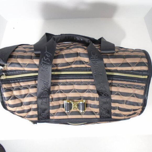 Betsey Johnson Quilted Hearts Travel Weekender Bag - Picture 10 of 13